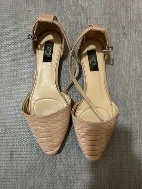 Jones New York Blush Nude Pointed Toe Ankle Strap Flats. Size 7.5